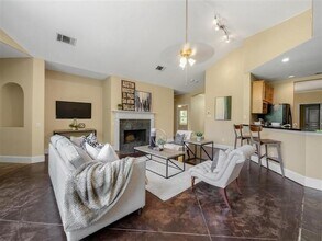 10346 Bel Aire Dr in Dallas, TX - Building Photo - Building Photo