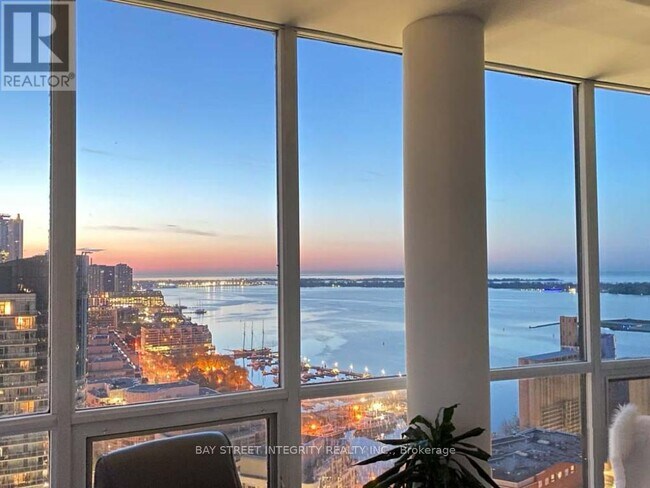 600 Fleet St in Toronto, ON - Building Photo - Building Photo