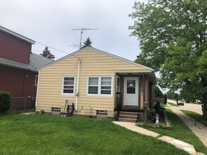 2321 30th St in Kenosha, WI - Building Photo - Building Photo