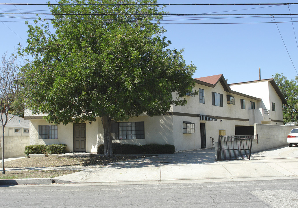 833 N 1st St in Alhambra, CA - Building Photo