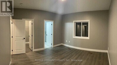 44 Redwood Dr in Belleville, ON - Building Photo - Building Photo