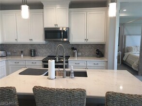 2555 Seychelles Dr in Naples, FL - Building Photo - Building Photo