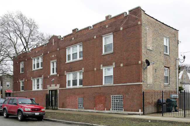 3939 W Iowa St in Chicago, IL - Building Photo - Building Photo