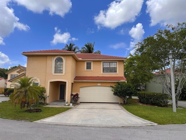 1728 Shoreside Cir in Wellington, FL - Building Photo