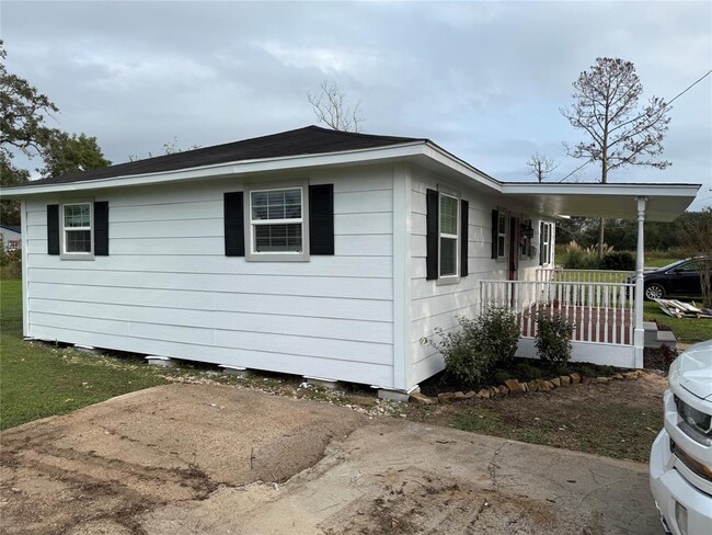 308 N Martin Luther King St in Sweeny, TX - Building Photo - Building Photo