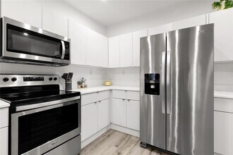 1123 NE 23rd Ter in Pompano Beach, FL - Building Photo - Building Photo