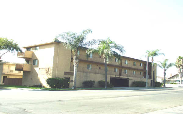 3341 E Wilton St in Long Beach, CA - Foto de edificio - Building Photo