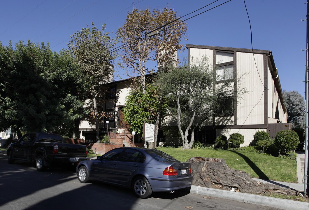 Woodland Manor in North Hollywood, CA - Foto de edificio