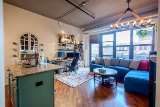 849 N Franklin St in Chicago, IL - Building Photo - Building Photo