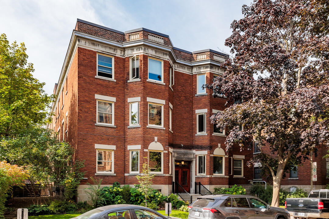 388 Olivier Av in Westmount, QC - Building Photo