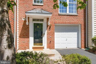 4037 Fairfax Center Hunt Trail in Fairfax, VA - Building Photo - Building Photo