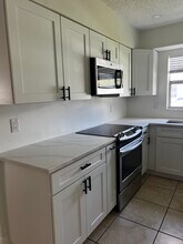 320 Northeast Boulevard N in St. Petersburg, FL - Building Photo - Building Photo