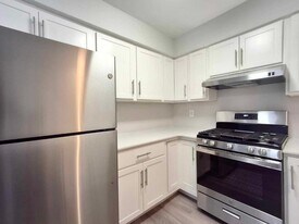 123 Northampton Dr in Holmdel, NJ - Building Photo