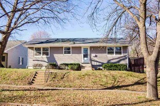 1003 Olive St in Cedar Falls, IA - Building Photo