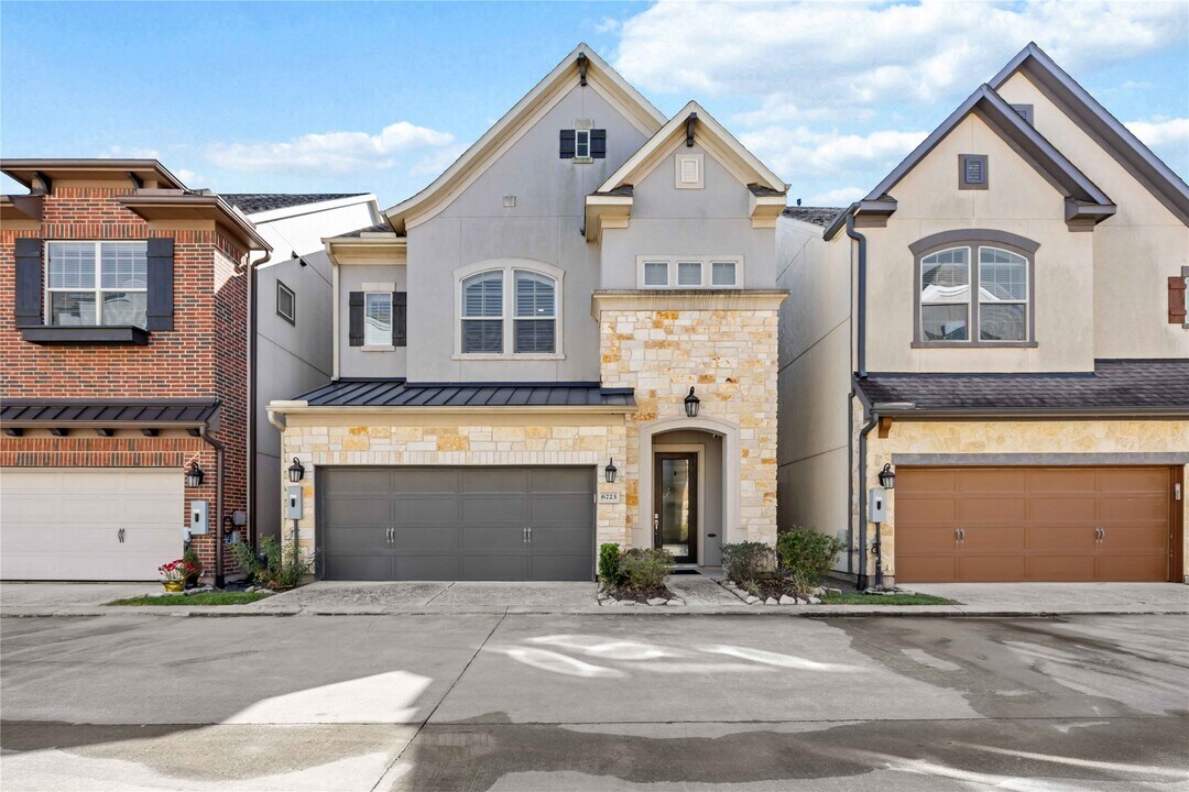 6723 Sussex Manor St in Houston, TX - Foto de edificio