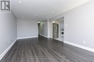 76 Flowertown Ave in Brampton, ON - Building Photo - Building Photo