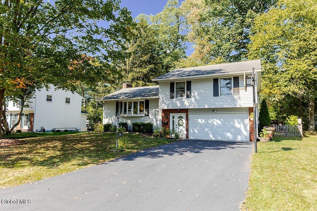 43 The Crossway in Delmar, NY - Building Photo