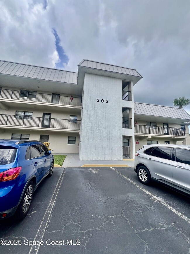property at 305 Tangle Run Blvd