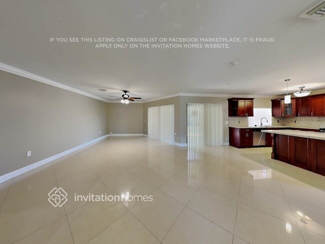 562 SW 168th Way in Weston, FL - Building Photo - Building Photo