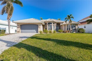 5323 SW 28th Pl in Cape Coral, FL - Building Photo