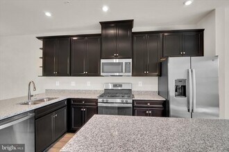 7511 Bharat Wy in Elkridge, MD - Building Photo - Building Photo