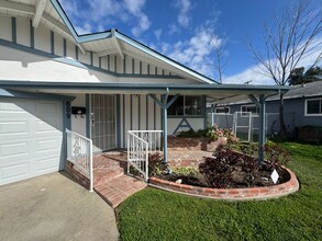 609 Tenaya Ave in Sacramento, CA - Building Photo - Building Photo