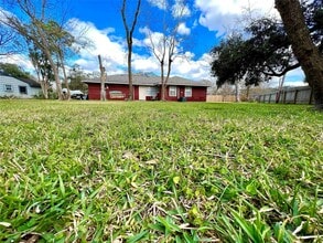 1735 S Park in Alvin, TX - Building Photo - Building Photo