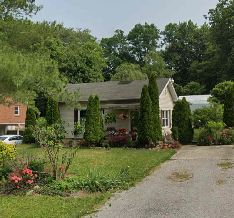 206 Helm St in Stanford, KY - Building Photo