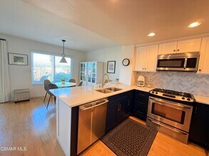 647 Blue Oak Ave in Thousand Oaks, CA - Building Photo - Building Photo