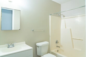Maple Ridge Apartments in Holly Springs, NC - Foto de edificio - Interior Photo