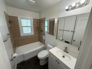 72 Oak St in Camarillo, CA - Building Photo - Building Photo
