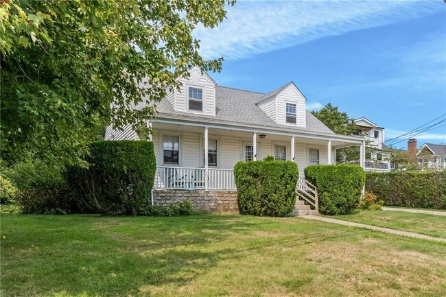 56 Ruggles Ave in Newport, RI - Building Photo - Building Photo