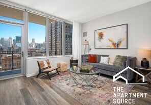 469 W Huron St in Chicago, IL - Building Photo