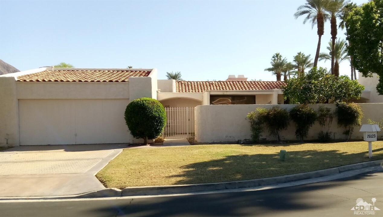 75123 Concho Dr in Indian Wells, CA - Foto de edificio