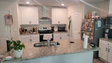 8429 Deerwood Rd in Charlotte, NC - Building Photo - Building Photo