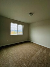 3472 Deerfern Rd in Eugene, OR - Building Photo - Building Photo