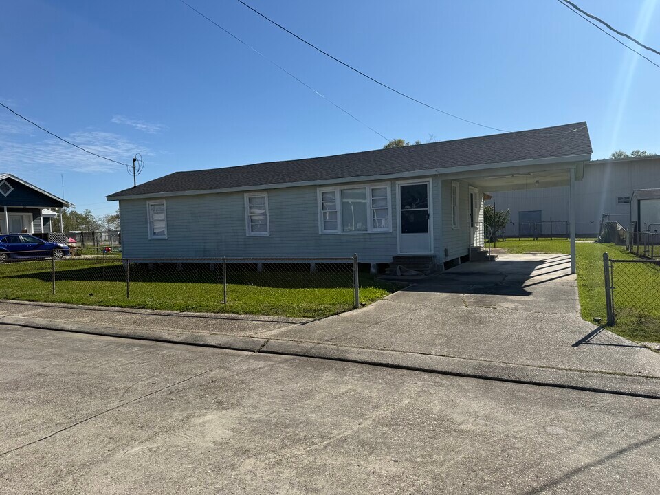 120 Leboeuf St in Houma, LA - Foto de edificio