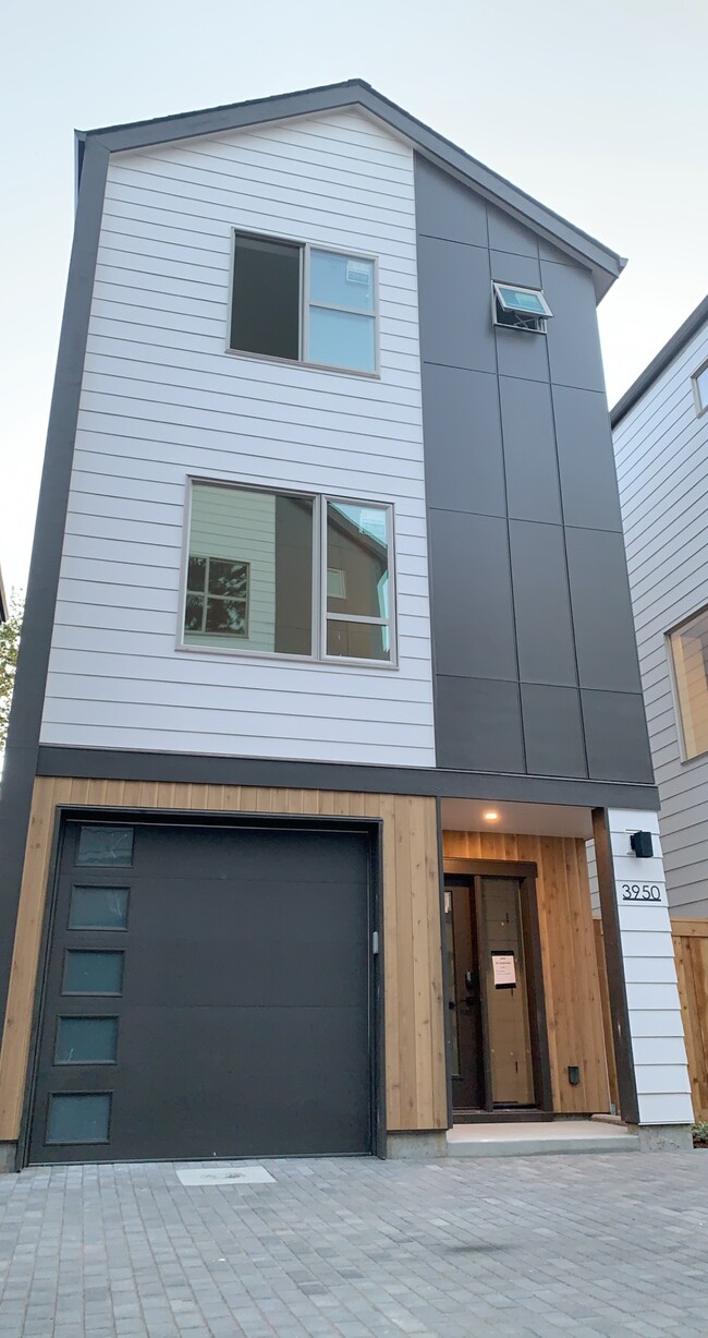 property at 3950 SE Gladstone St