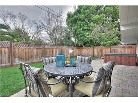 990 Amarillo Ave in Palo Alto, CA - Building Photo