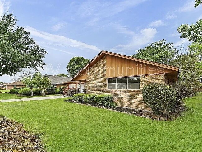2930 Wuthering Heights Dr in Houston, TX - Building Photo - Building Photo