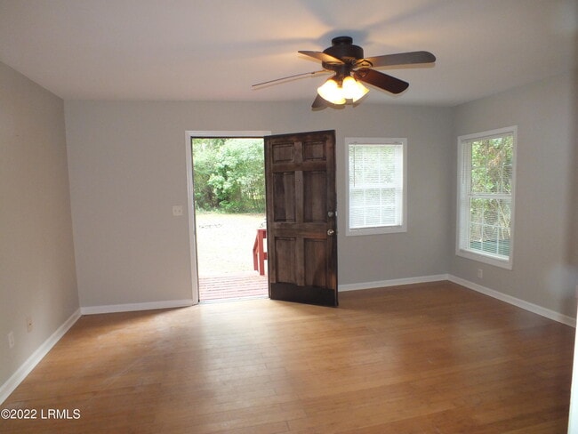 418 Meritta Ave in Beaufort, SC - Building Photo - Building Photo