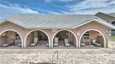28 Cosmopolitan Dr in Lehigh Acres, FL - Foto de edificio - Building Photo