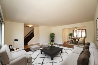 737 Elder Ln in Deerfield, IL - Building Photo - Building Photo