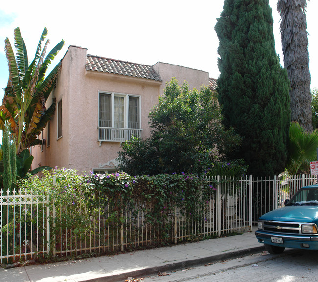 900-902 N Vendome St in Los Angeles, CA - Building Photo - Building Photo