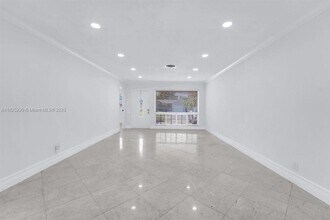 2005 N 36th Ave in Hollywood, FL - Building Photo - Building Photo