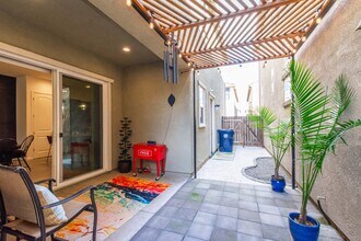 4412 Natomas Central Dr in Sacramento, CA - Foto de edificio - Building Photo