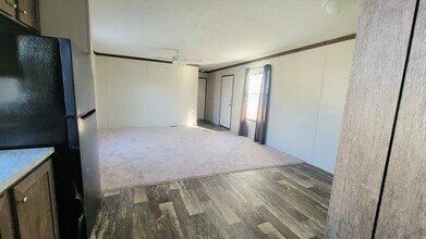 372 Utah Ct in Belleville, MI - Building Photo - Building Photo