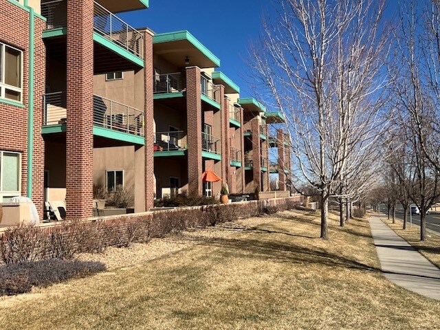 1053 W Century Dr, Unit 103 in Louisville, CO - Building Photo - Building Photo