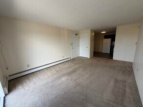 134 Mammoth Rd in Hooksett, NH - Building Photo - Building Photo