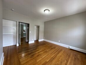 73 Division St, Unit 1 in Chelsea, MA - Foto de edificio - Building Photo